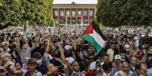 آلاف المغاربة في شوارع 56 مدينة.. “فلسطين للأحرار والتطبيع وصمة عار”