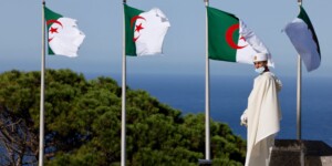 أحزاب سياسية ومنظمات وطنية تؤيد طرد موظفين فرنسيين وتدين المساس بسيادة الجزائر