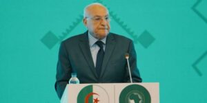 عطاف يعبر عن تطلع الجزائر إلى لعب المنظمة القارية دورا بارزا في معالجة الوضع العالمي المؤسف