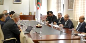 عقد لقاء لتبادل الآراء حول أوضاع وانشغالات الجالية