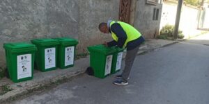 تنصيب عشرات الحاويات البلاستيكية بالاحياء المغلقة بالسويدانية 