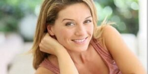 المرأة بعد سن الأربعين.. تغيرات تمس النفس والجسد