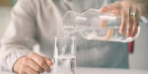 شرب الكثير من الماء قد لا يعني صحة أفضل