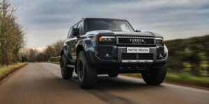 بقدرات محسنة تحت اسم AT37.. أركتيك ترك تقدم تويوتا لاند كروزر