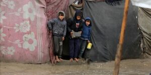 “أونروا”: ارتفاع وفيات الأطفال في غزة جراء البرد إلى 7