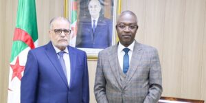 وزير الشباب يستقبل المدير العام لمسجد باريس الكبير