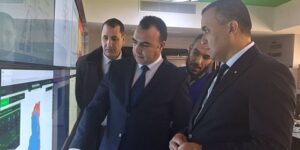 زروقي يشدد على تسريع تطوير شبكة الاتصالات النقالة وتحسين الخدمات البريدية عبر الحلول الرقمية