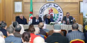 حزب جبهة التحرير الوطني ينظم يوما دراسيا حول قانوني البلدية والولاية