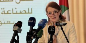 مداحي تدعو إلى تكاتف الجهود لإنجاح موسم السياحة الصحراوية القادم