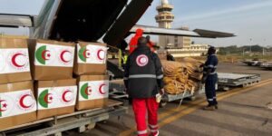 وصول 4 طائرات شحن عسكرية محملة بمساعدات إنسانية للهلال الأحمر الجزائري إلى مطار واغادوغو