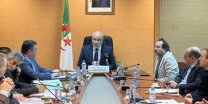 زيتوني يترأس اجتماعا تنسيقيا مع منتجي المواد الغذائية واسعة الاستهلاك