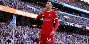 فاولر: أرنولد فاز بكل شيءٍ ويُريد ربما أن يُجرب أمراً مختلفا