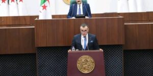 زروقي: العمل بصفة دؤوبة على تطوير وترقية خدمات بريد الجزائر