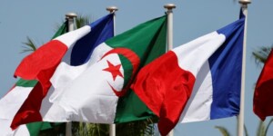 الجزائر تحتج بشدة على المعاملة الاستفزازية التي يتعرض لها مواطنوها في مطاري باريس