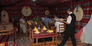 الخيم التقليدية.. جلسات عائلية جعلتها قبلة كل فئات المجتمع