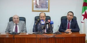 قويدري يؤكد لدى تسلمه مهامه على رأس وزارة الصناعة الصيدلانية.. سأعمل لتجسيد تعليمات رئيس الجمهورية لتحقيق الأمن الصحي