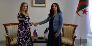 منصوري تبحث توسيع الشراكات الدبلوماسية والاقتصادية مع سلوفينيا.. كوريا وأذربيجان