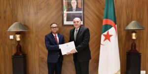 عطاف يستقبل سفيري كمبوديا وغينيا الاستوائية ويتسلم أوراق اعتمادهما