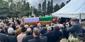 جثمان رئيس الحكومة الأسبق سيد أحمد غزالي يشيع إلى مثواه الأخير بمقبرة بن عكنون بالعاصمة