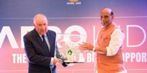 الفريق أول السعيد شنقريحة يستقبل من طرف وزير الدفاع الهندي