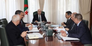 رئيس الجمهورية يترأس اجتماعا حول مشروع طريق تندوف – الزويرات