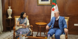 وزير الشؤون الدينية يستقبل سفيرة جمهورية الهند