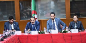 بو الزرد يعرض مشروع قانون تسوية الميزانية ل2022 على اللجنة المختصة بالبرلمان