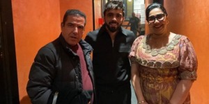  في لقاء جمعهما بباريس.. أمين بابيلون يعتذر من الشاب مامي