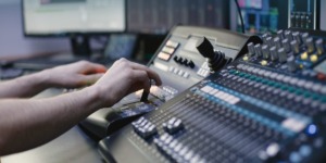 مؤسسات إعلامية في مرمى الاتهام بسبب انتهاك حقوق المؤلف