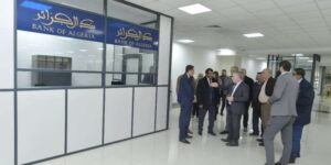 نائب محافظ بنك الجزائر يشرف على افتتاح أول مكاتب صرف العملة الصعبة في ميناء الجزائر