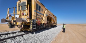 خط السكة الحديدية بشار-غارا جبيلات: تشغيل 10 قطارات يوميا لنقل المواد المنجمية والمسافرين 