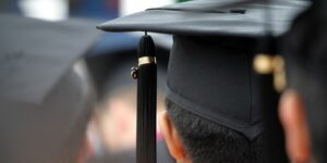 بداري يوقع قرارا وزاريا لتعزيز التكوين واستحداث مقاييس جديدة في الدكتوراه