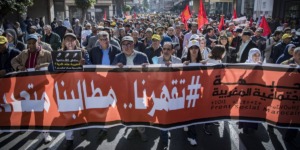 بطالة متفاقمة وأموال مهدرة في مشاريع عقيمة تنذر بانفجار شعبي بالمغرب