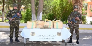 إحباط محاولات إدخال 30 قنطار من الكيف عبر الحدود مع  المغرب