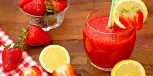 مشروب الفراولة والليمون