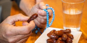 خواطر دعوية.. ما هو أجر تفطير الصائمين؟