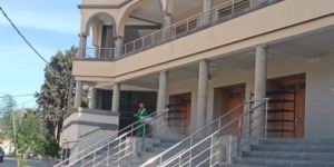 مواصلة عمليات التنظيف في محيط المساجد وأماكن توافد المواطنين بالحراش