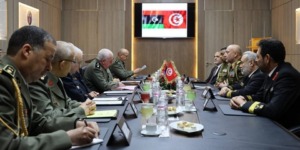 رئيس أركان الجيش الليبي يبحث في تونس تعزيز التعاون العسكري بين البلدين
