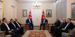 وفد من حركة حماس يلتقي وزير الخارجية التركي في أنقرة