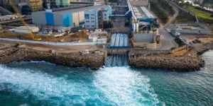 الجزائر تطلق مرحلة استراتيجية لإنجاز ست محطات تحلية جديدة برؤية محلية وطاقات متجددة لآفاق 2030