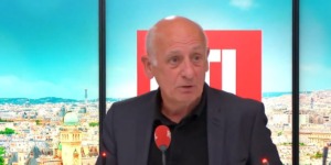 الصحفي الفرنسي جان ميشال أباتي يغادر إذاعة “أر تي أل”