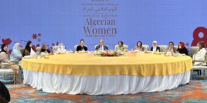 الوزير الأول يشرف على تكريم عدد من النساء الجزائريات اللواتي سجلن بصمتهن المتميزة في عدة مجالات
