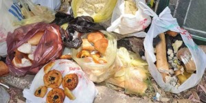 التبذير.. سلوك اجتماعي مرفوض يتكرر كل رمضان