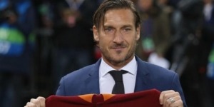 اعتبره الأفضل في العالم.. توتي يشيد بأنشيلوتي