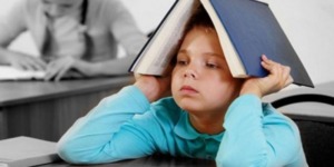 طفلك يعاني من القلق الاجتماعي.. هذا ما عليك فعله