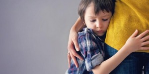 كيف تساعدين طفلك على التخلص من خجله؟