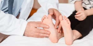 دليلك الشامل لمعرفة مشاكل القدمين عند الأطفال