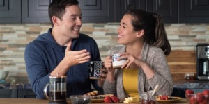 زوجك ضعيف مع أهله.. مشكلة تؤرقك وإليك الحل