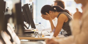 خطر العمل لساعات طويلة.. خطوات بسيطة تمكننا من تجنبه