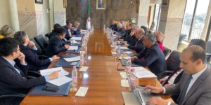 وزير الصناعة يبحث مع مجمع “ليون” الماليزي فرص الاستثمار الصناعي